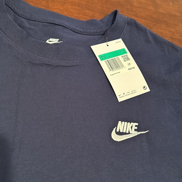 Nike T Shirt - Picture 2 of 3